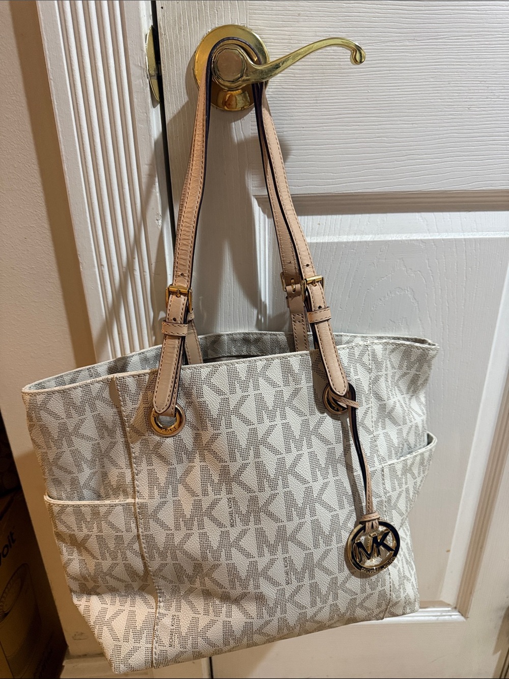 Michael Kors Jet Set Large Pocket Tote Bag Vanilla Monogram